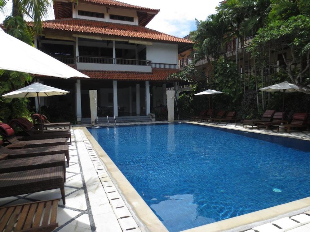 โรงแรมปูริ ราชา เลอกีอัน ภายนอก รูปภาพ