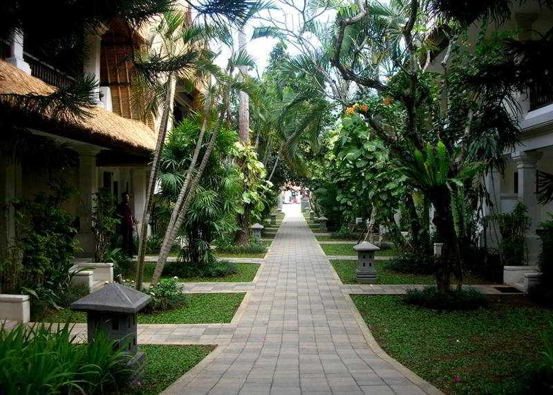 โรงแรมปูริ ราชา เลอกีอัน ภายนอก รูปภาพ