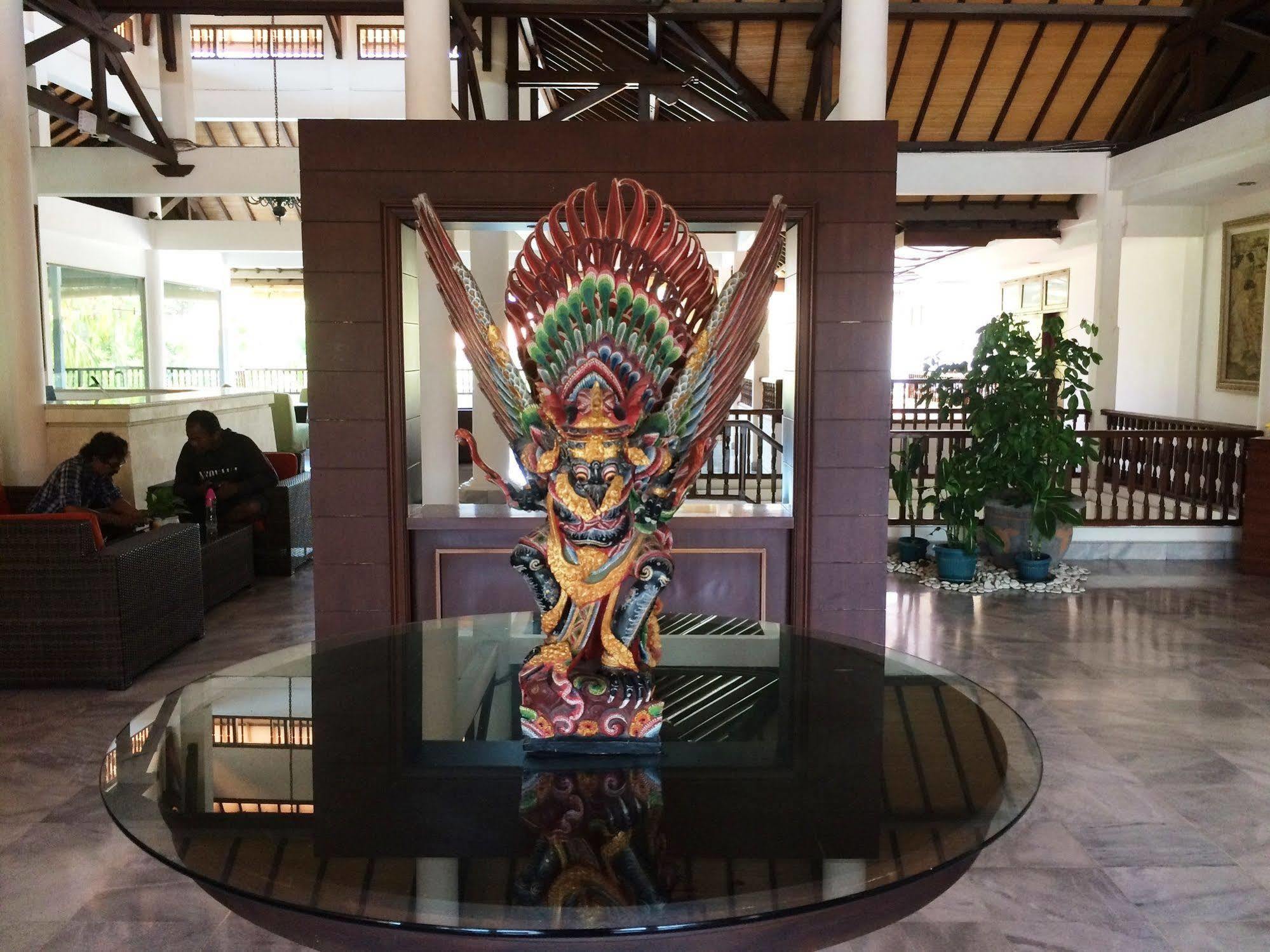 โรงแรมปูริ ราชา เลอกีอัน ภายนอก รูปภาพ